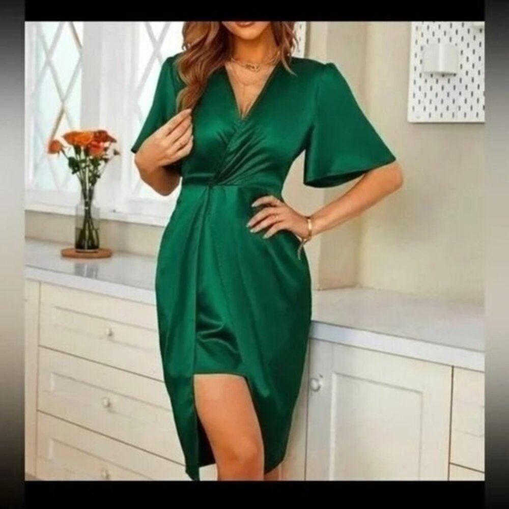 CUPSHE Green Forest Short Sleeve Sheath Dress Size Large